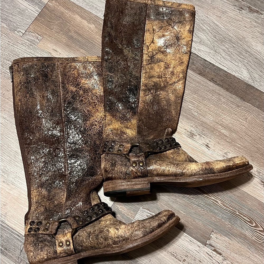 FRYE Phillip Studded Harness T Chocolate Brown Distressed Crackle Boots 6 1/2